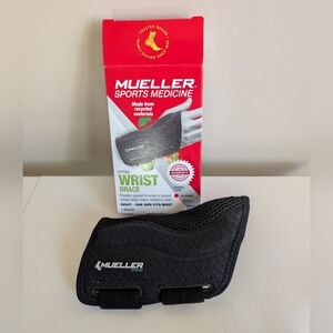 Mueller Fitted Wrist Brace - Right - One Size